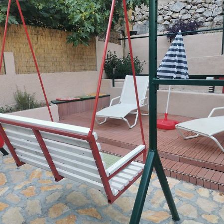 Big And Spacious Apartment In The Heart Of أوميس المظهر الخارجي الصورة