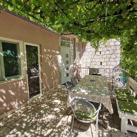 Big And Spacious Apartment In The Heart Of أوميس المظهر الخارجي الصورة