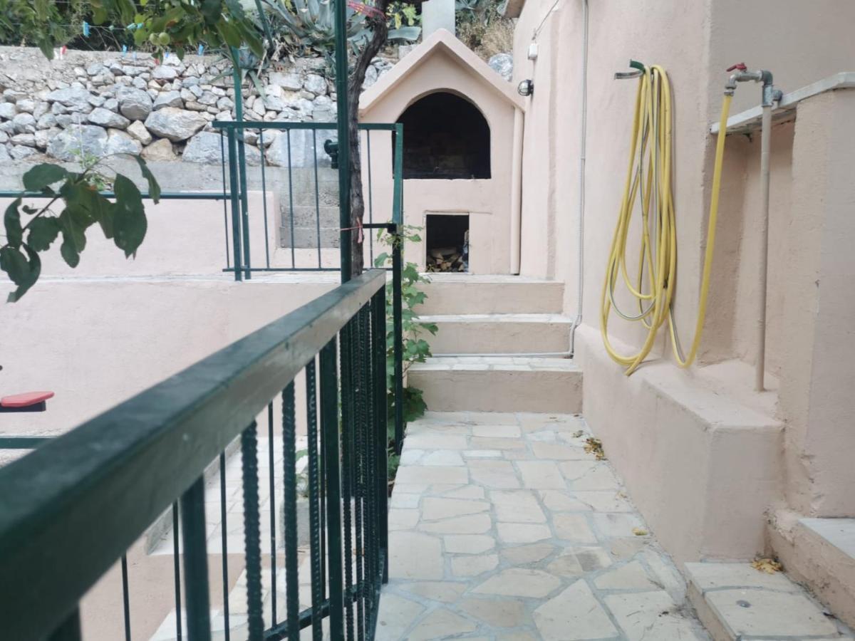 Big And Spacious Apartment In The Heart Of أوميس المظهر الخارجي الصورة
