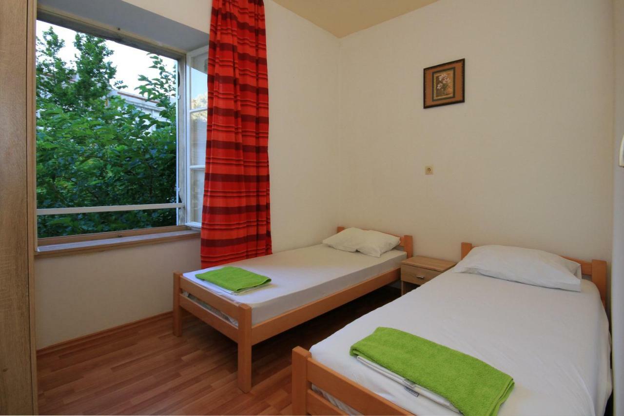 Big And Spacious Apartment In The Heart Of أوميس المظهر الخارجي الصورة
