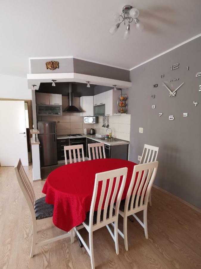 Big And Spacious Apartment In The Heart Of أوميس المظهر الخارجي الصورة