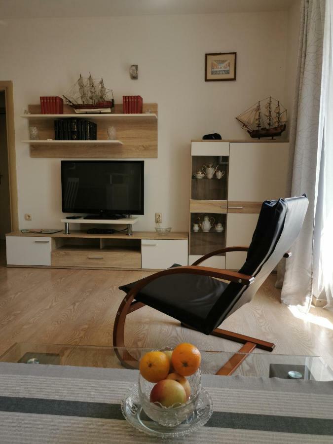 Big And Spacious Apartment In The Heart Of أوميس المظهر الخارجي الصورة